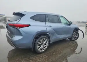 Toyota Highlander 2022 Blue