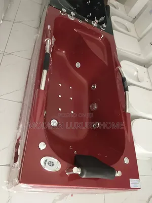 Single Jacuzzi With Bluetooth Speaker and Fm