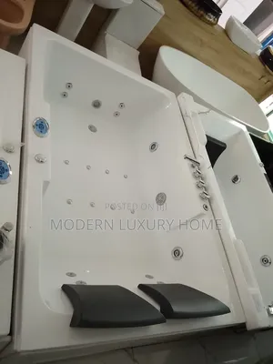 Single Jacuzzi With Bluetooth Speaker and Fm