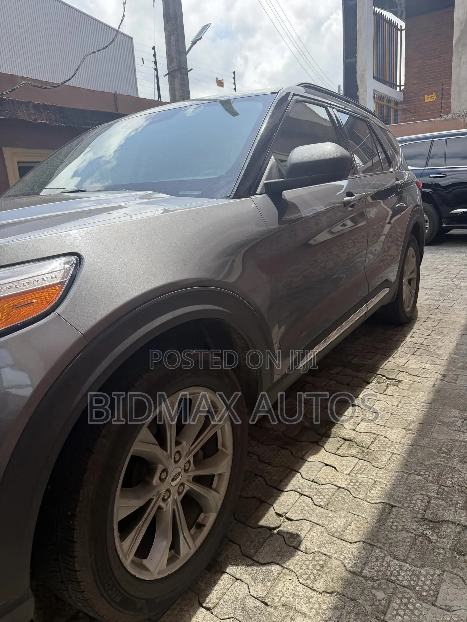 Ford Explorer XLT 2022 Gray