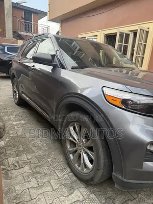 Ford Explorer XLT 2022 Gray