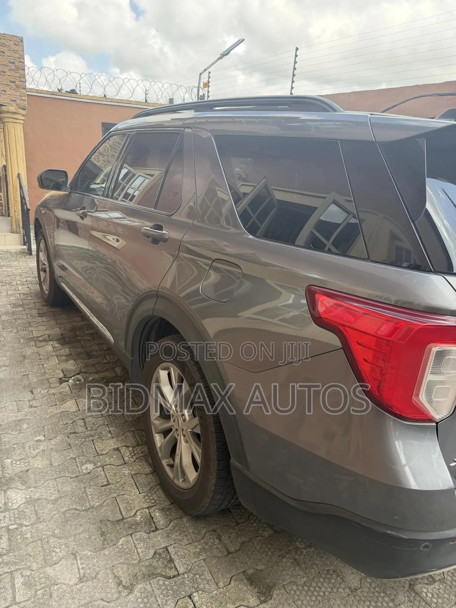 Ford Explorer XLT 2022 Gray