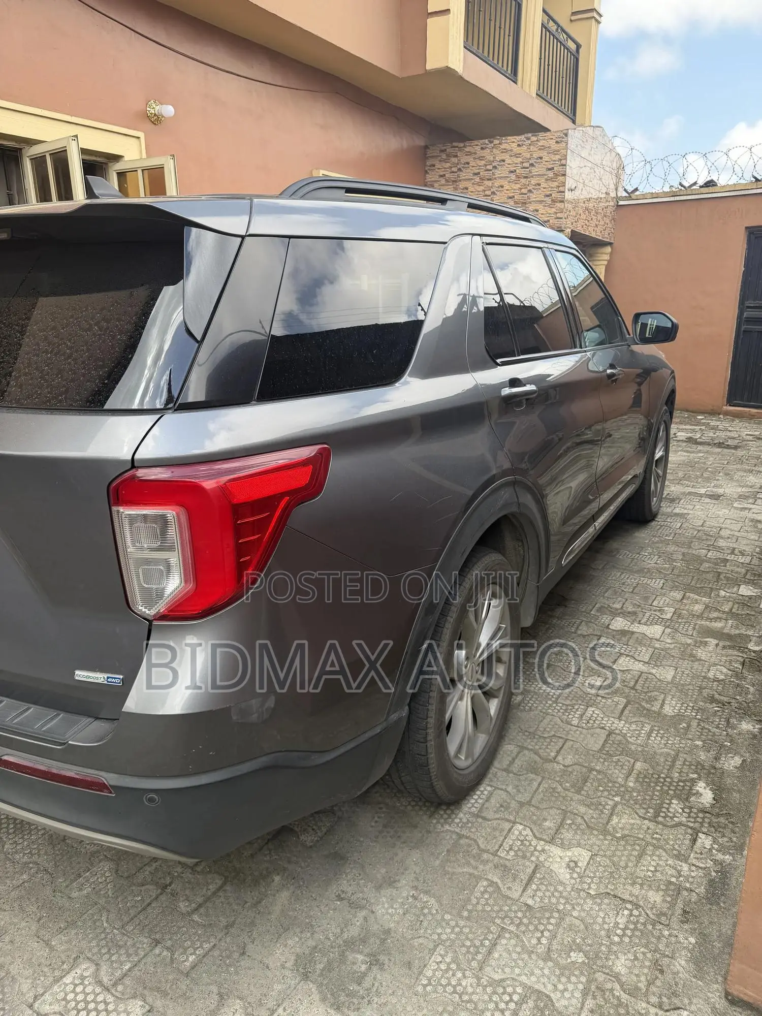 Ford Explorer XLT 2022 Gray
