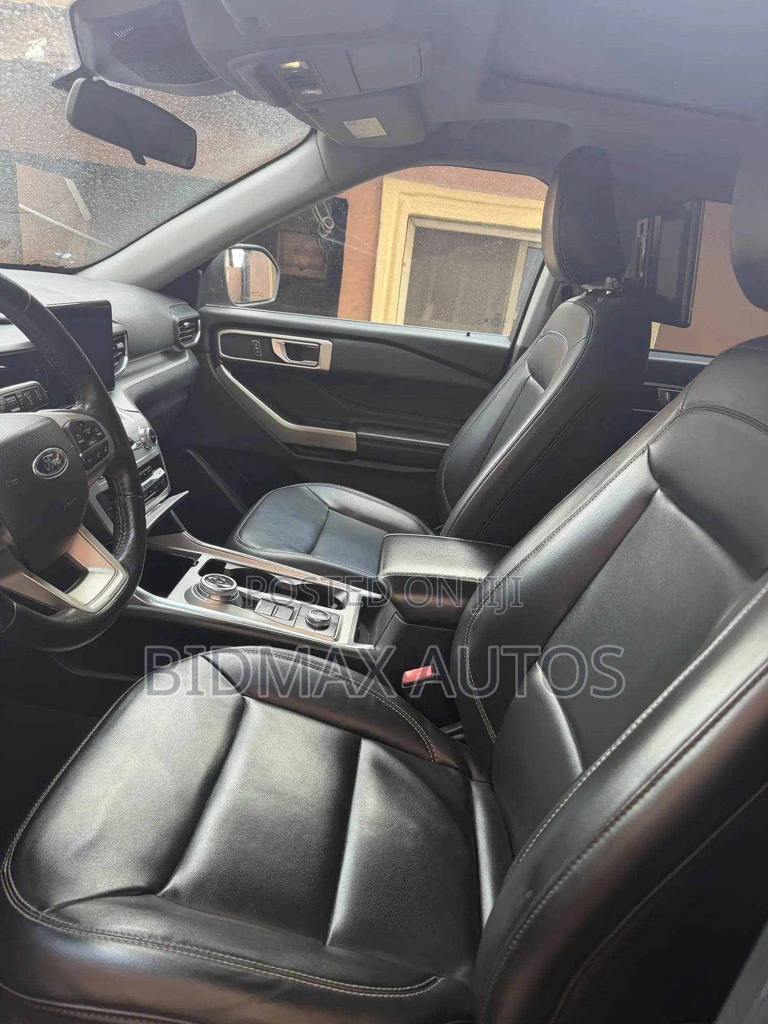 Ford Explorer XLT 2022 Gray