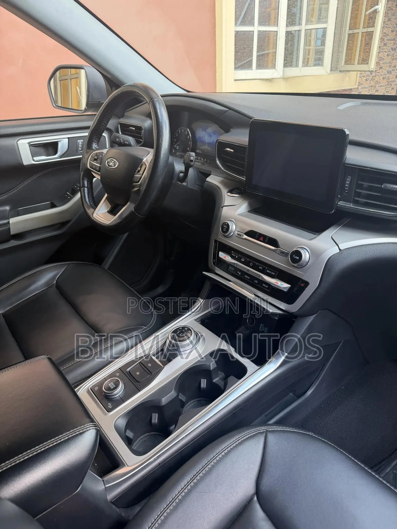 Ford Explorer XLT 2022 Gray