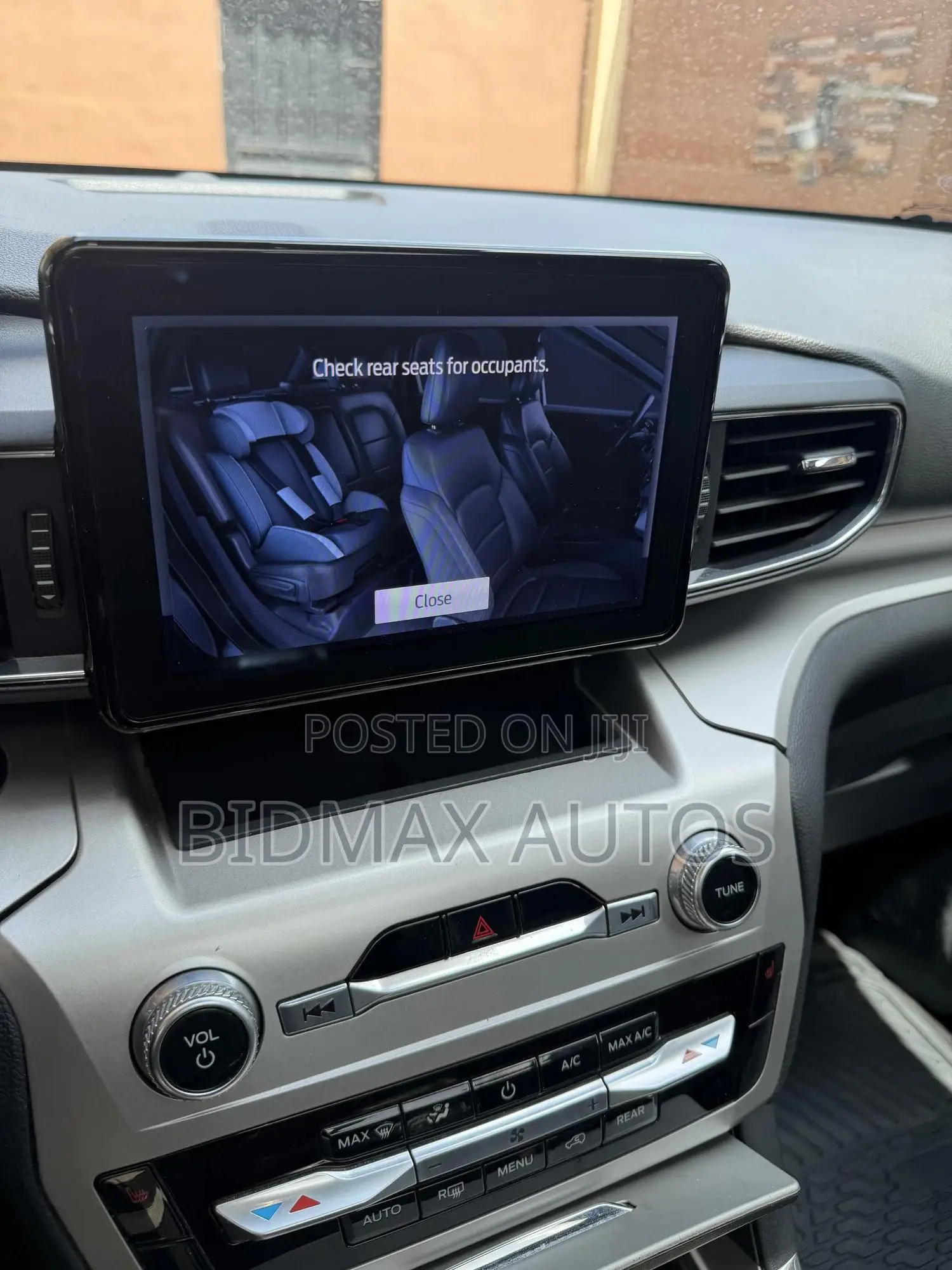 Ford Explorer XLT 2022 Gray
