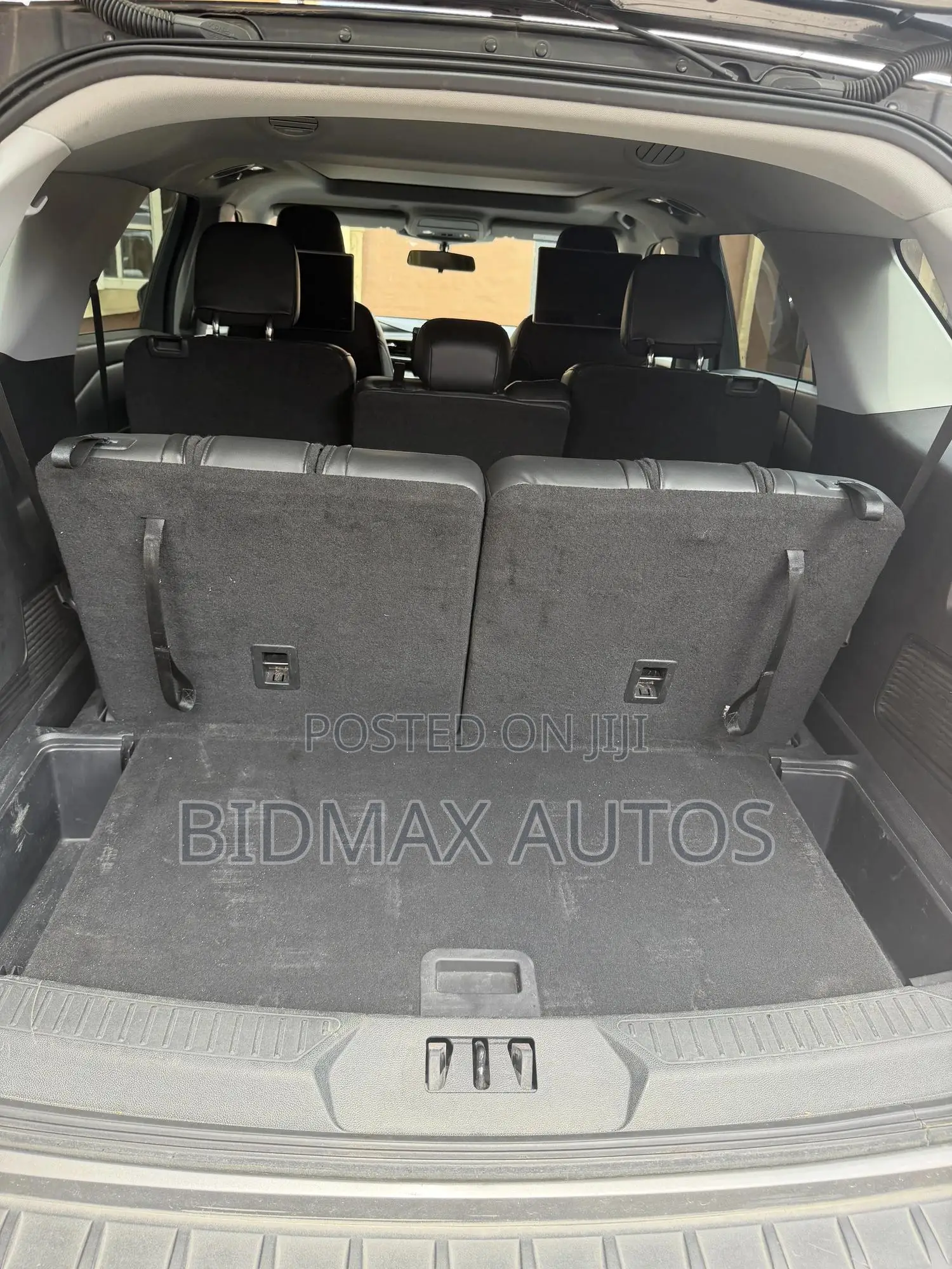Ford Explorer XLT 2022 Gray