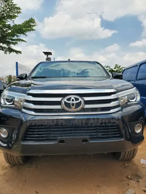 Toyota Hilux 2016 Black