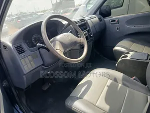 Toyota HiAce 2003 Green