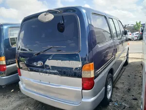 Toyota HiAce 2003 Green