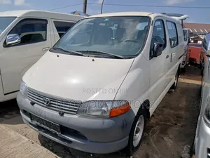 Toyota HiAce 2004 White