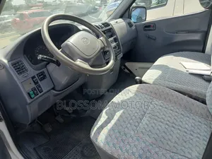 Toyota HiAce 2004 White