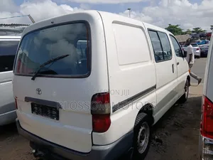 Toyota HiAce 2004 White