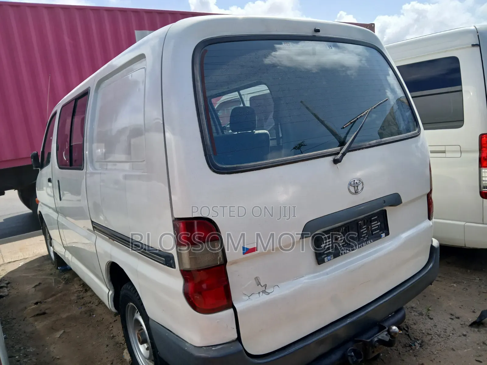 Toyota HiAce 2004 White