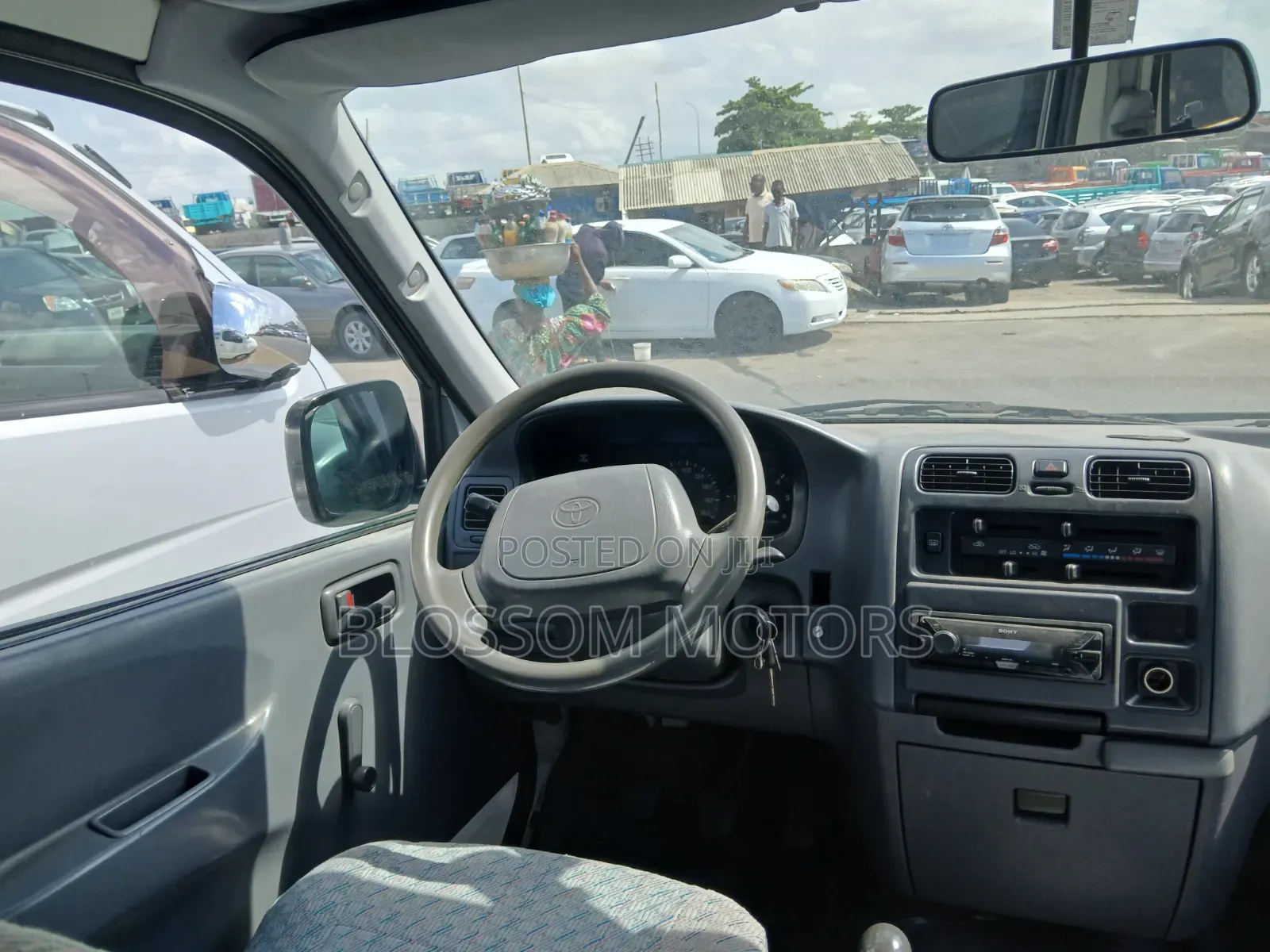 Toyota HiAce 2004 White