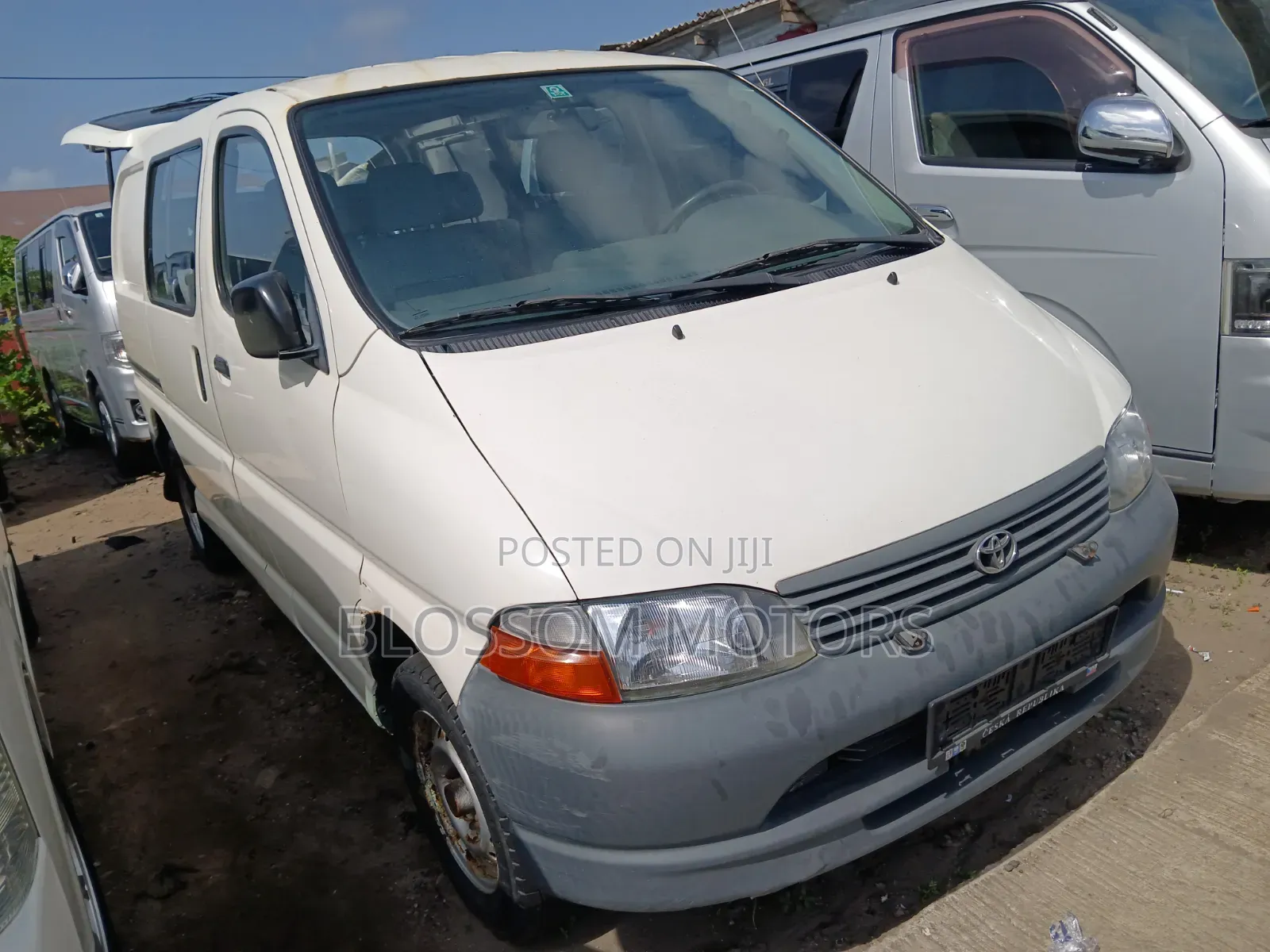 Toyota HiAce 2004 White