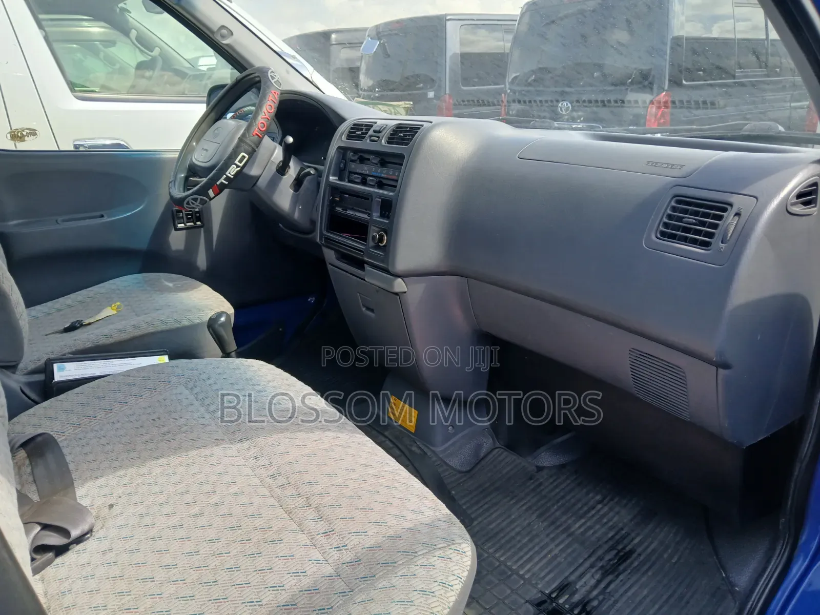 Toyota HiAce 2004 Blue