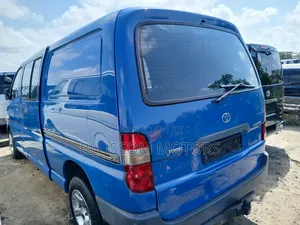 Toyota HiAce 2004 Blue