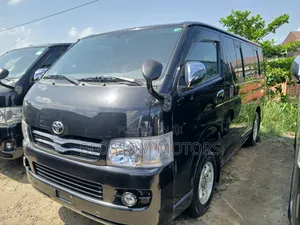 Toyota HiAce 2013 Black