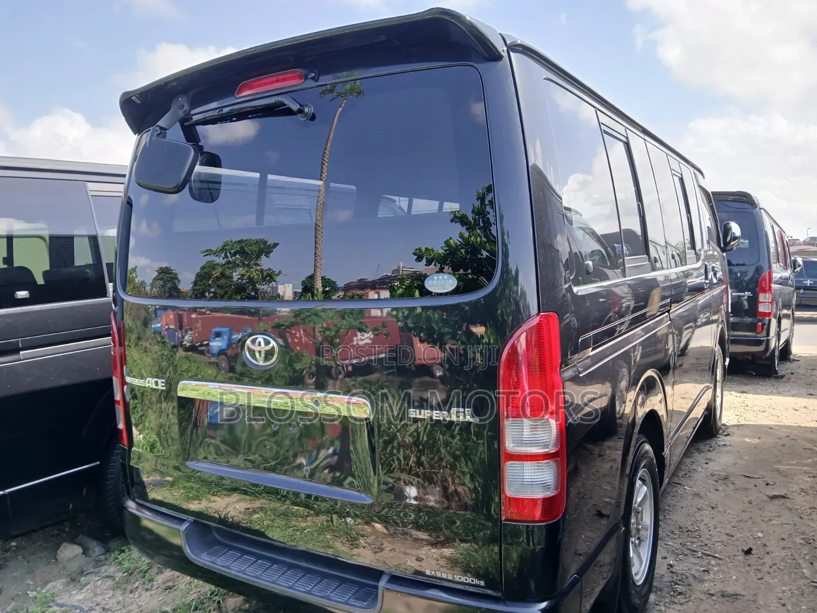 Toyota HiAce 2013 Black