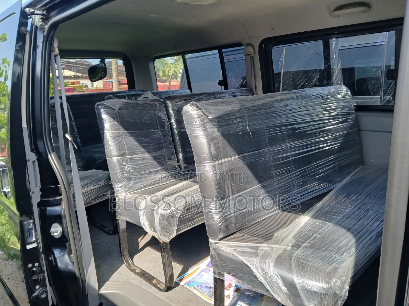 Toyota HiAce 2013 Black