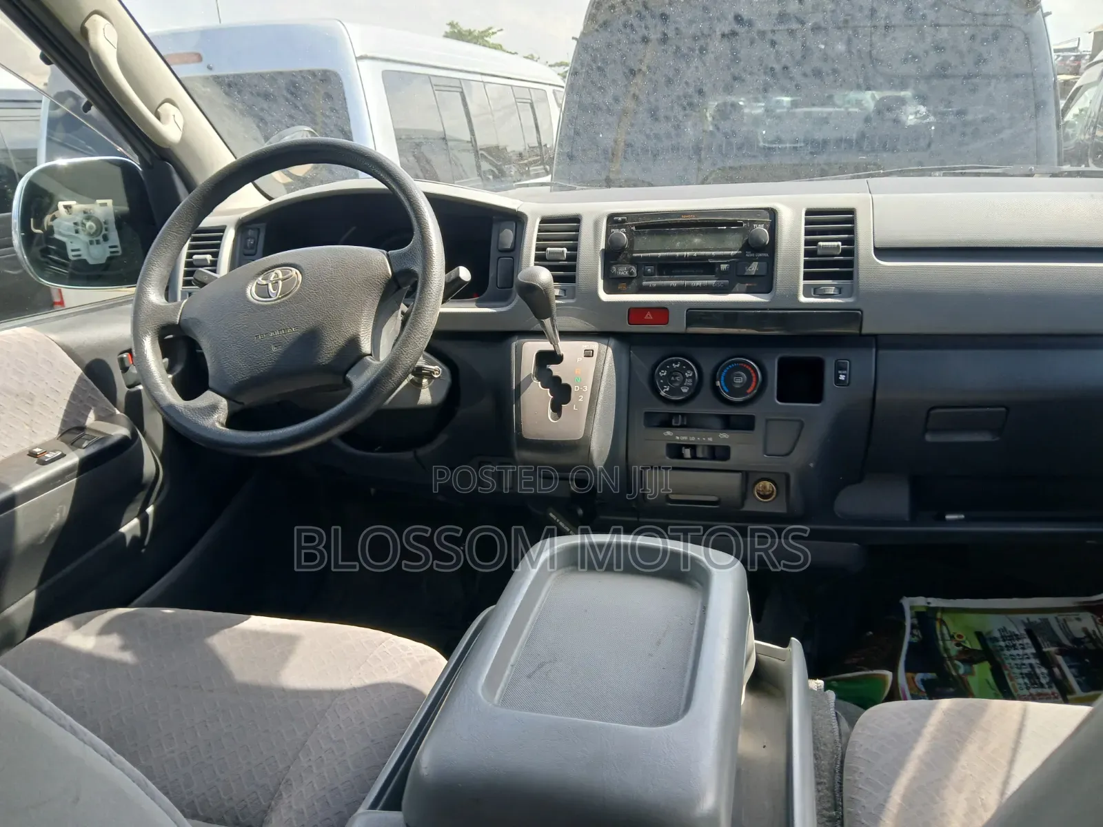 Toyota HiAce 2013 Black