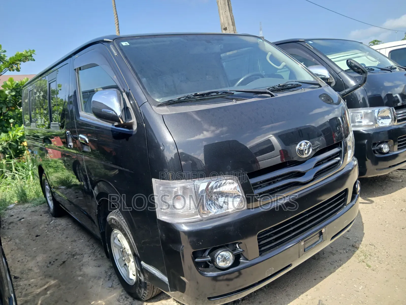 Toyota HiAce 2013 Black