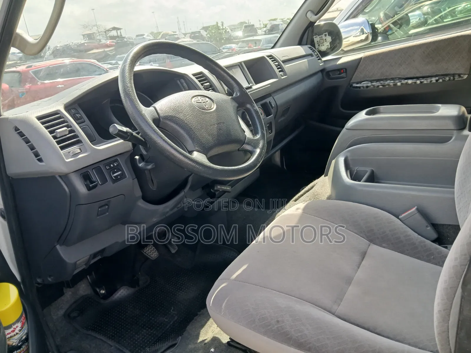 Toyota HiAce 2014 White