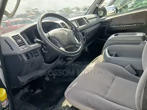 Toyota HiAce 2014 White
