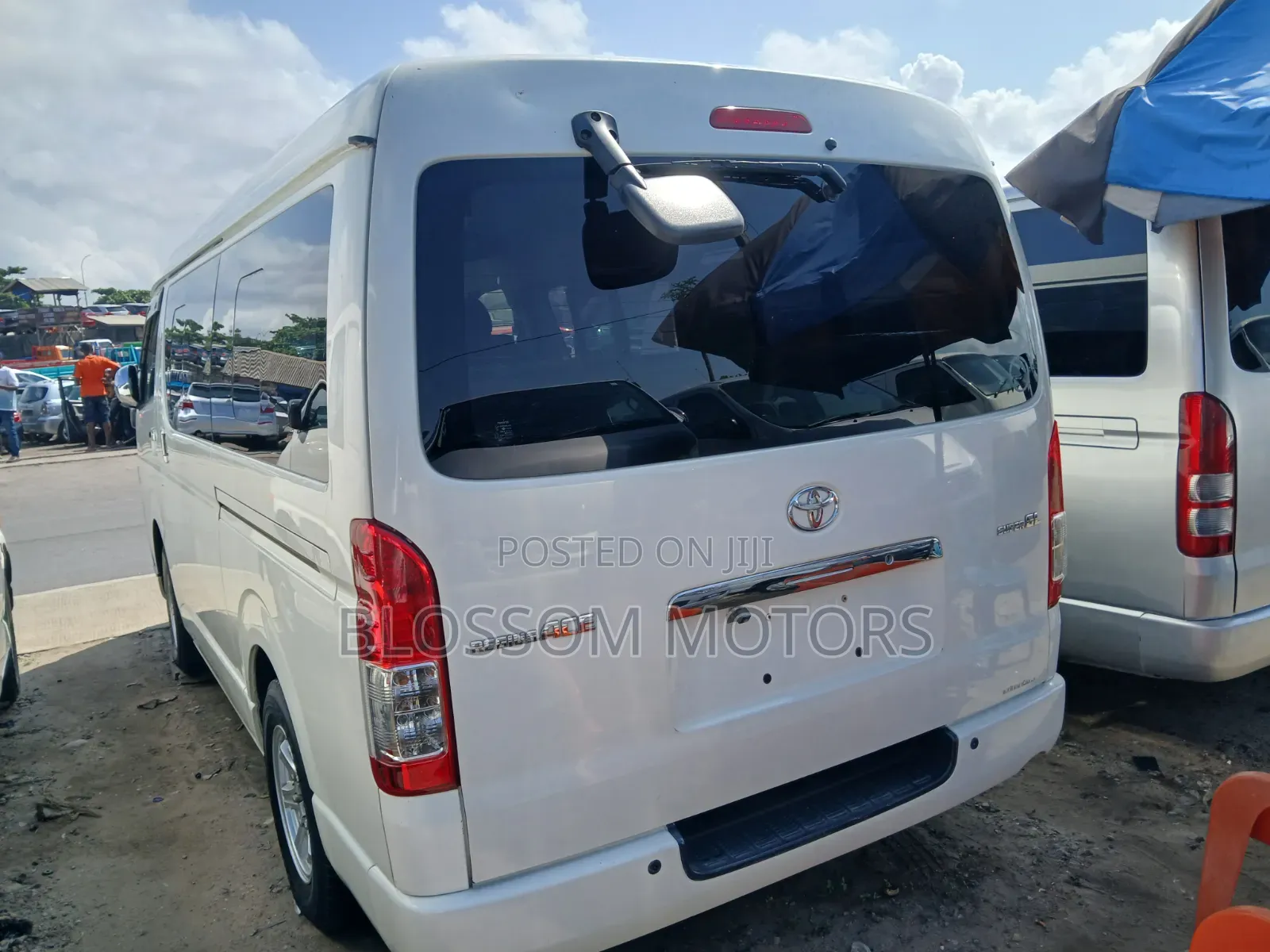 Toyota HiAce 2014 White
