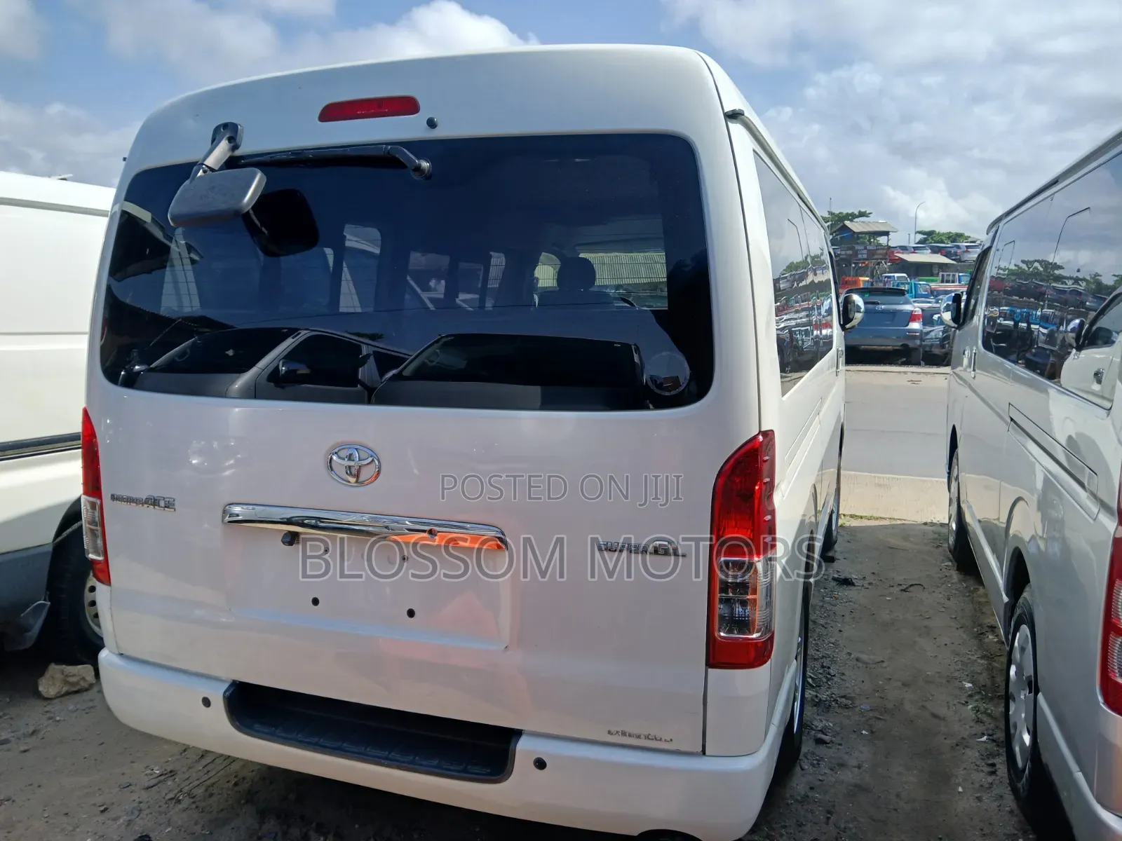 Toyota HiAce 2014 White