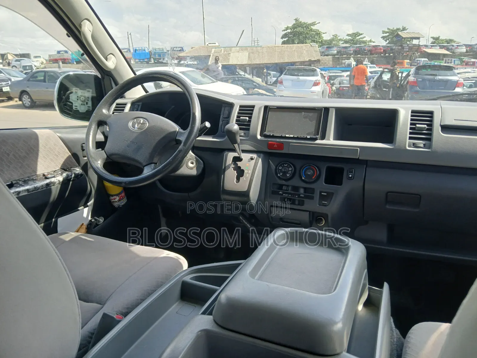 Toyota HiAce 2014 White