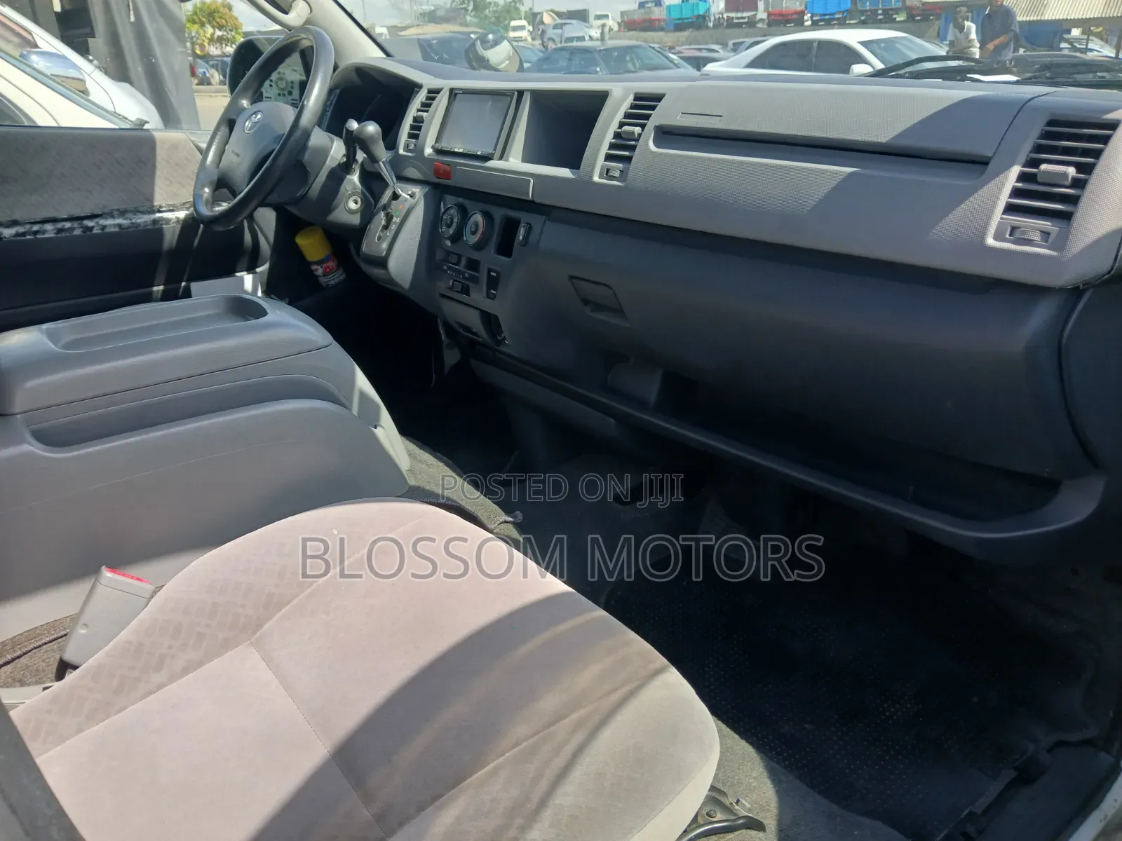 Toyota HiAce 2014 White