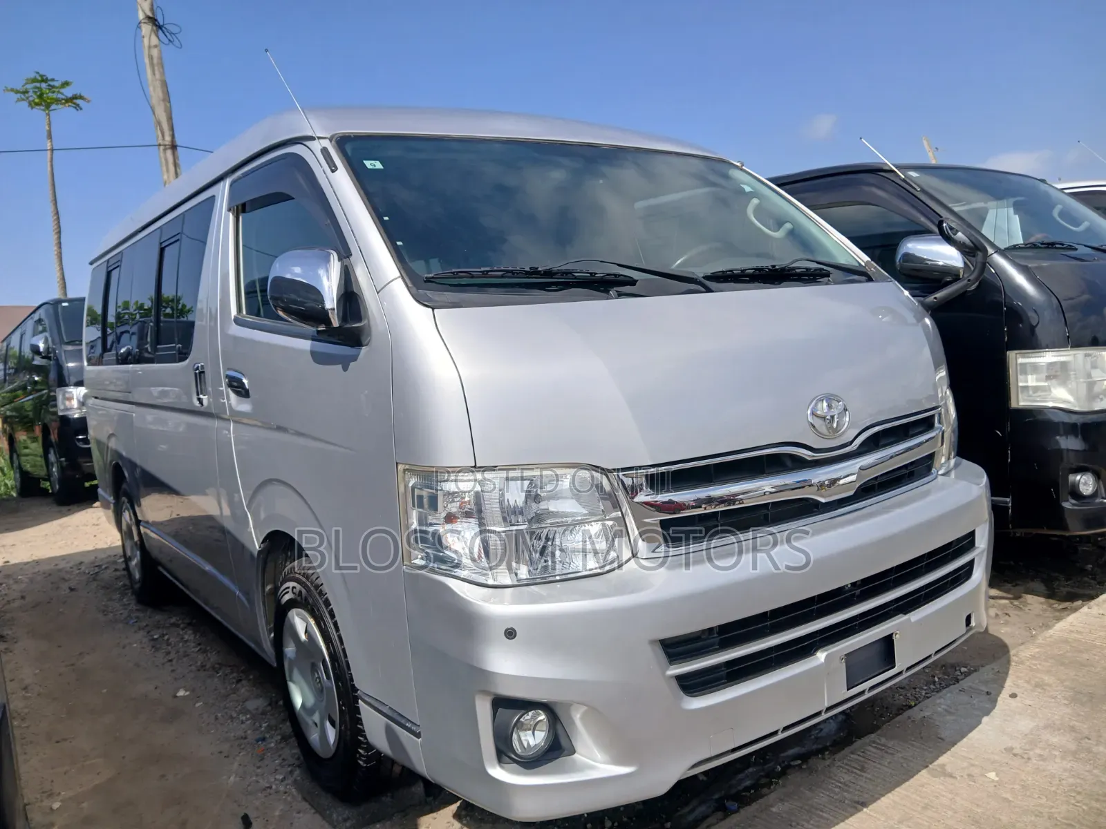 Toyota HiAce 2015 Silver
