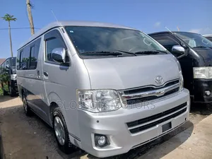 Toyota HiAce 2015 Silver