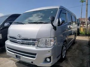 Toyota HiAce 2015 Silver