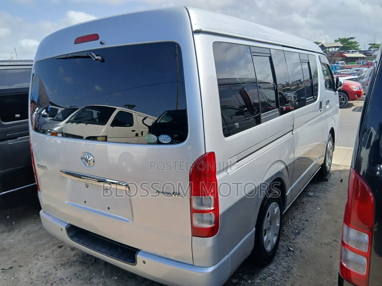 Toyota HiAce 2015 Silver