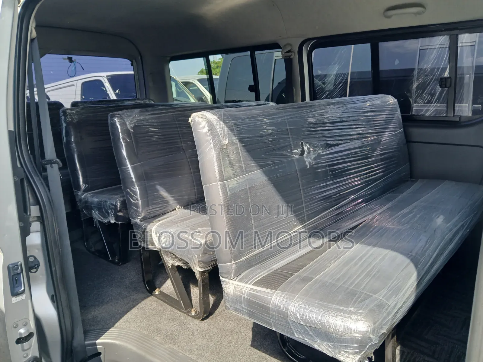 Toyota HiAce 2015 Silver