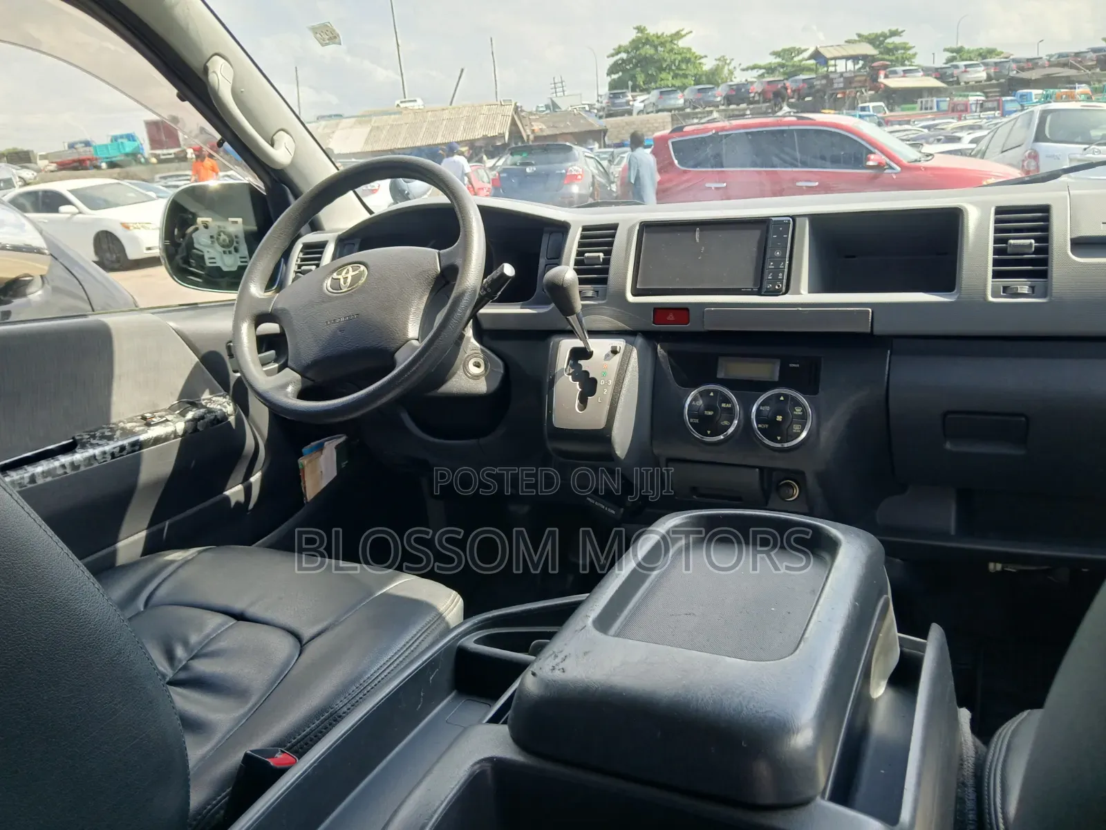 Toyota HiAce 2015 Silver