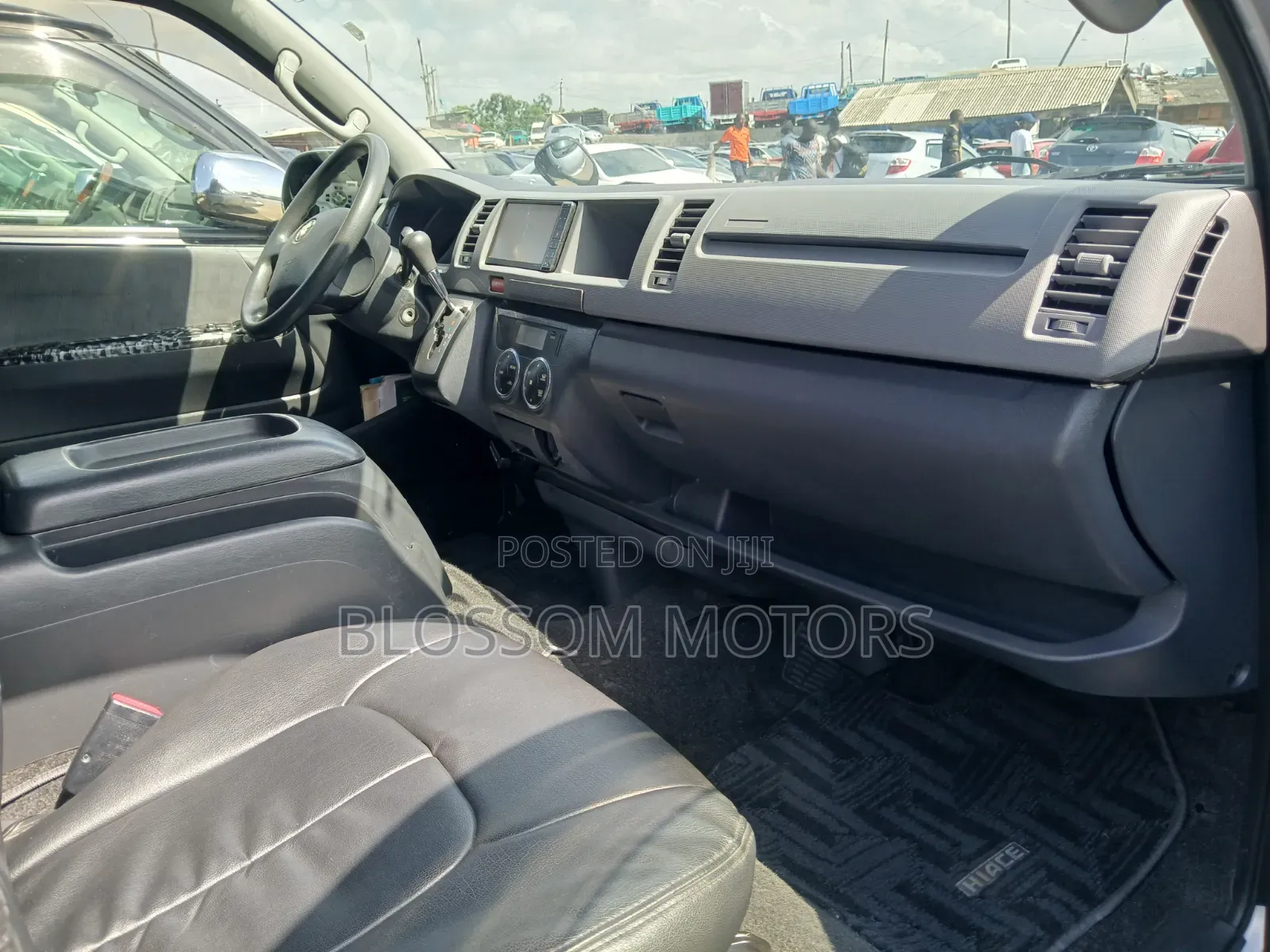 Toyota HiAce 2015 Silver