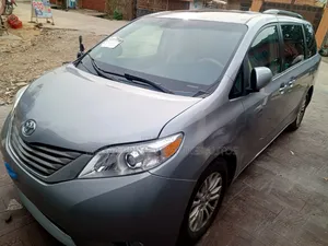 Toyota Sienna XLE FWD 8-Passenger 2013 Gray