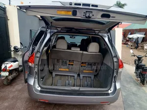 Toyota Sienna XLE FWD 8-Passenger 2013 Gray