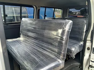 Toyota HiAce 2013 White