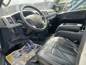Toyota HiAce 2013 White