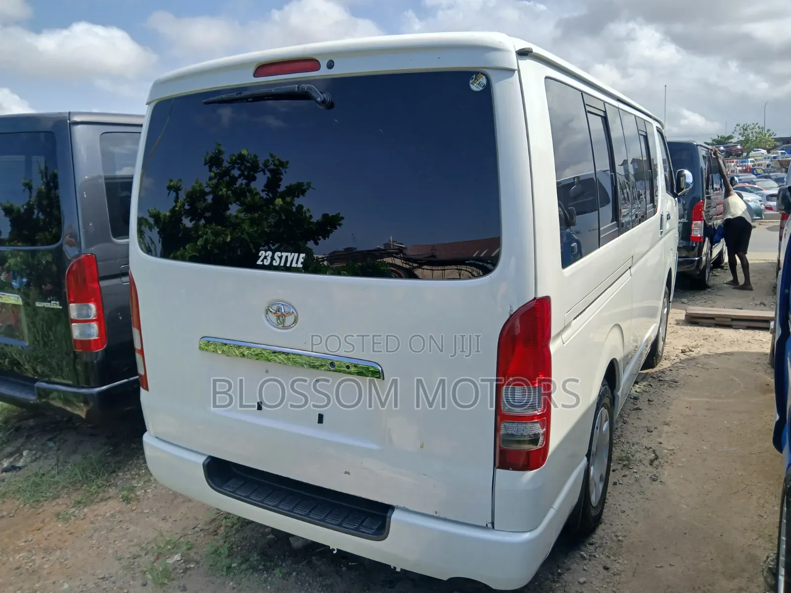 Toyota HiAce 2013 White
