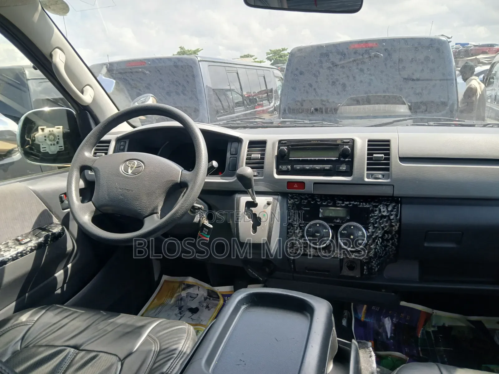 Toyota HiAce 2013 White