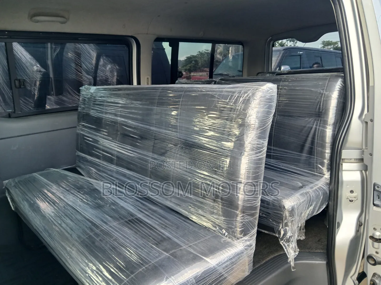 Toyota HiAce 2012 Silver