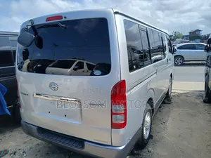 Toyota HiAce 2012 Silver