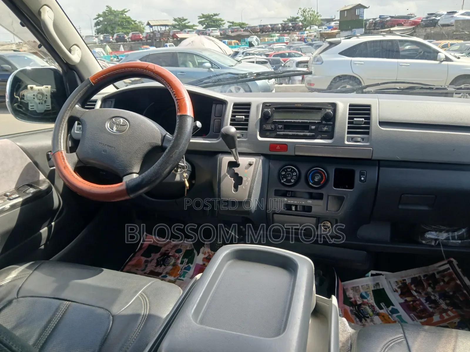 Toyota HiAce 2012 Silver