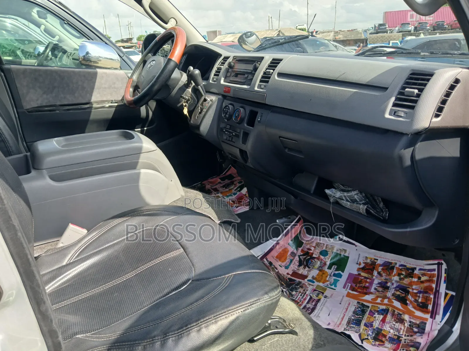 Toyota HiAce 2012 Silver